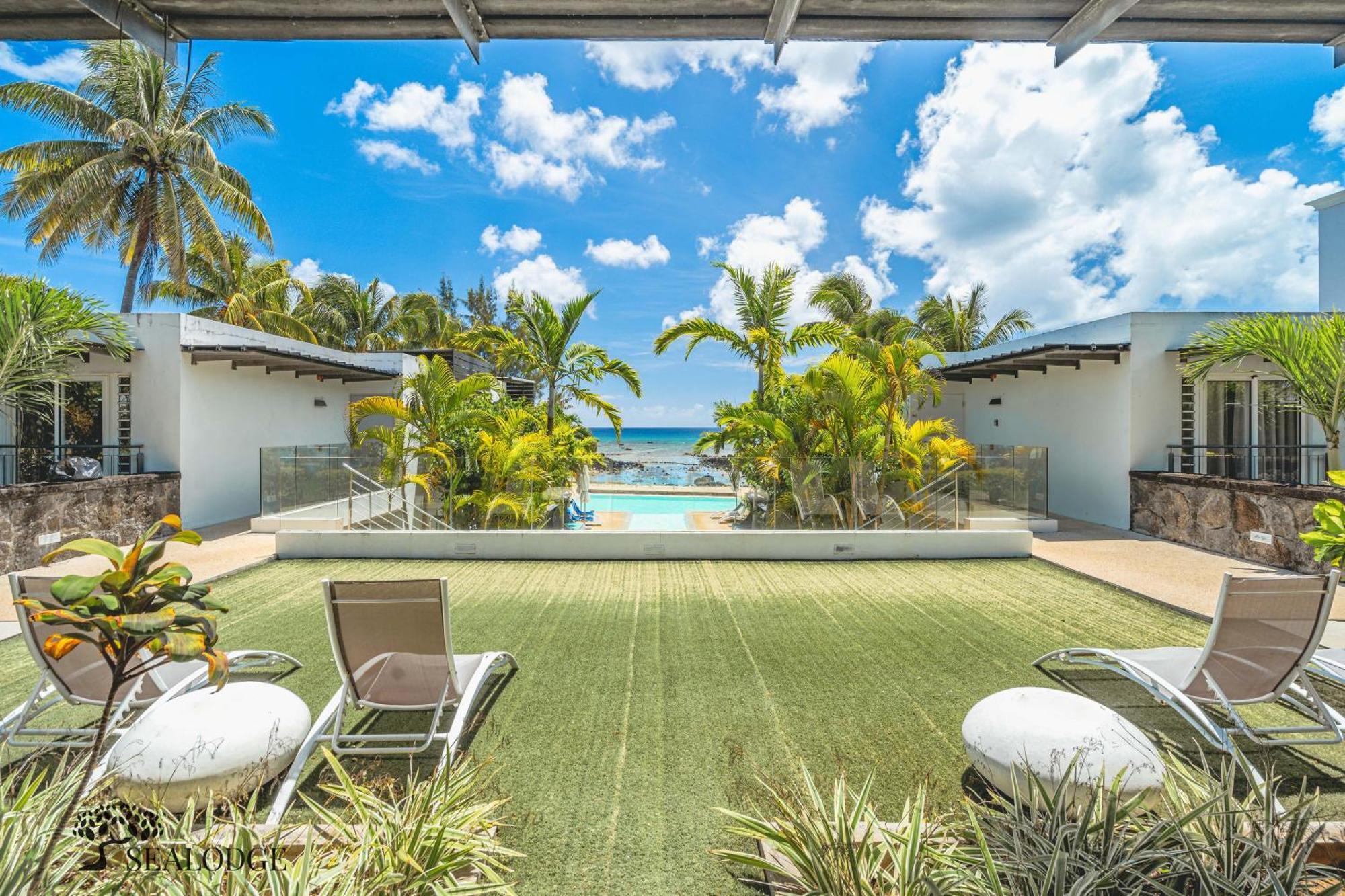 Kanope Bay - Holiday Beachfront Apartments Pointe aux Biches エクステリア 写真